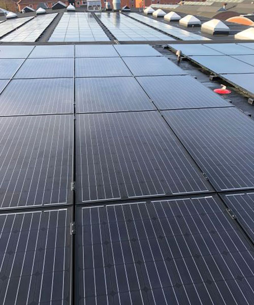 Solceller på Svømmestadion Danmark.